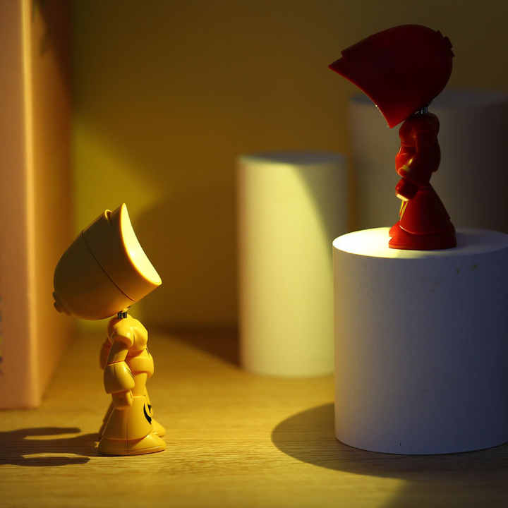 Looges™ - Mini Hero Lamp